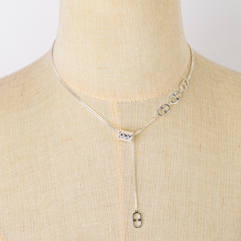 Yinglian Silver S925 sterling Silver Necklace, a high-end and light luxury snake-bone chain for Italian women in summer Application Scenario