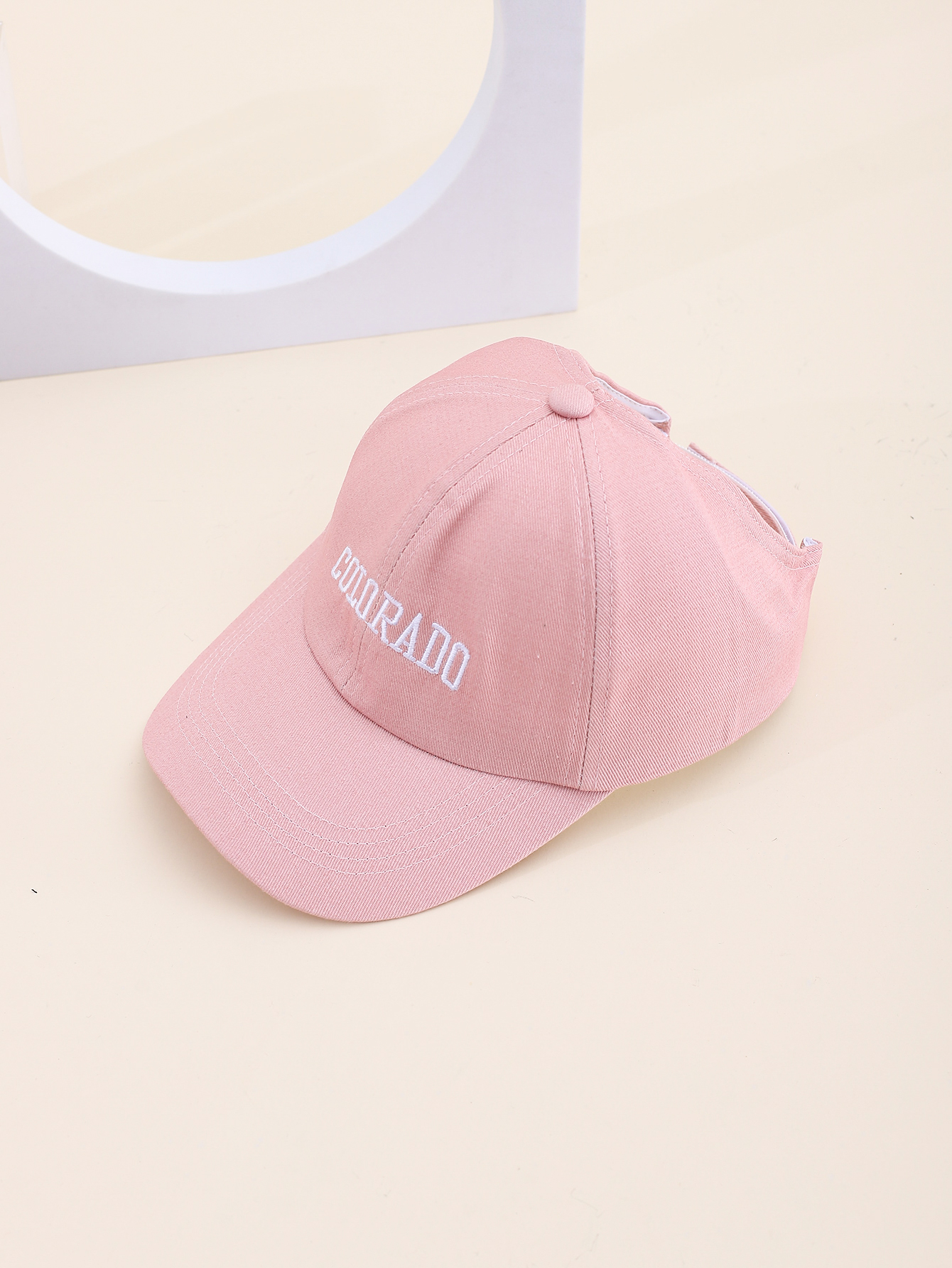 Spring and summer Korean-style letter-embroidered duck tongue baseball caps can be tied into high ponytails. Outdoor sun protection open-top sunshade hats. Adjustable for both adults and children Item Picture