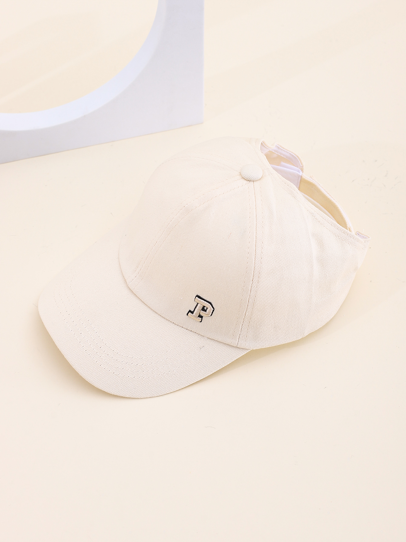 Spring and summer Korean-style embroidered letter P duck tongue baseball cap can be tied into a high ponytail, outdoor sun protection open-top sunshade hat, parent-child style, adult and children's caps, adjustable details Picture