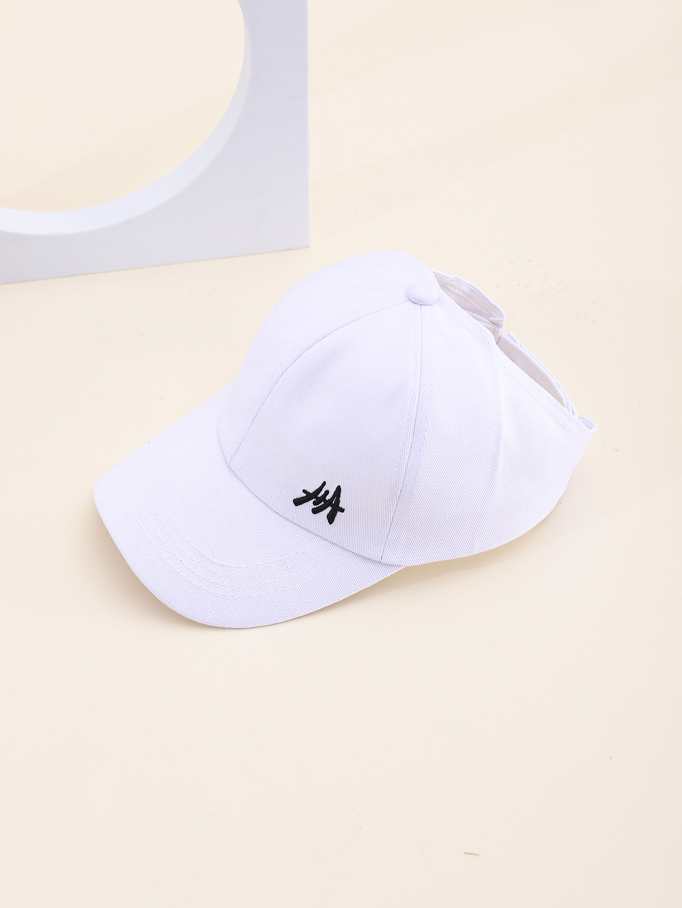 Spring and summer Korean letter-embroidered duck tongue baseball caps in eight colors, can be tied in a high ponytail, outdoor sun protection open-top sun hat, parent-child style, adjustable caps for adults and children Application Scenario