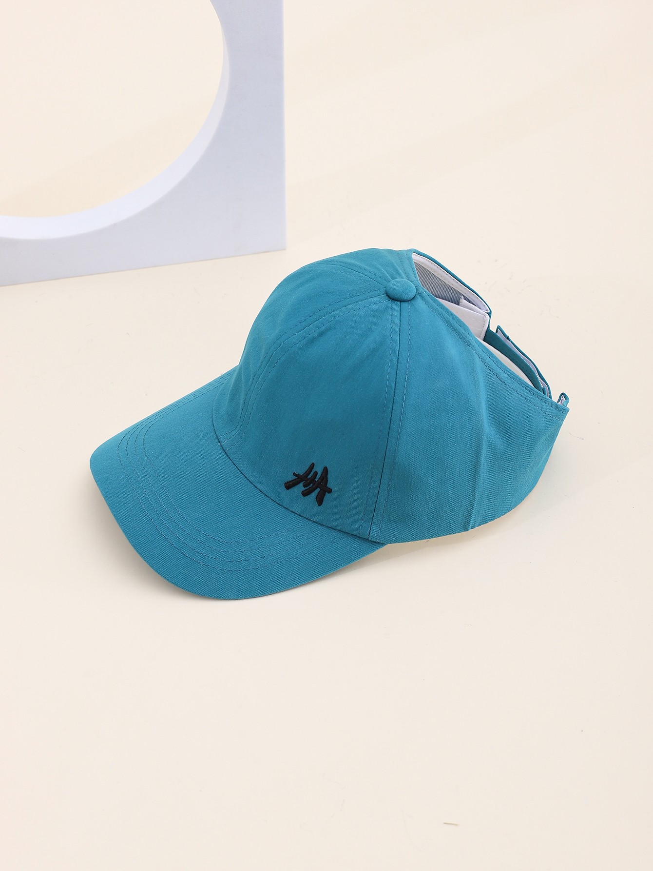 Spring and summer Korean letter-embroidered duck tongue baseball caps in eight colors, can be tied in a high ponytail, outdoor sun protection open-top sun hat, parent-child style, adjustable caps for adults and children Specification drawing