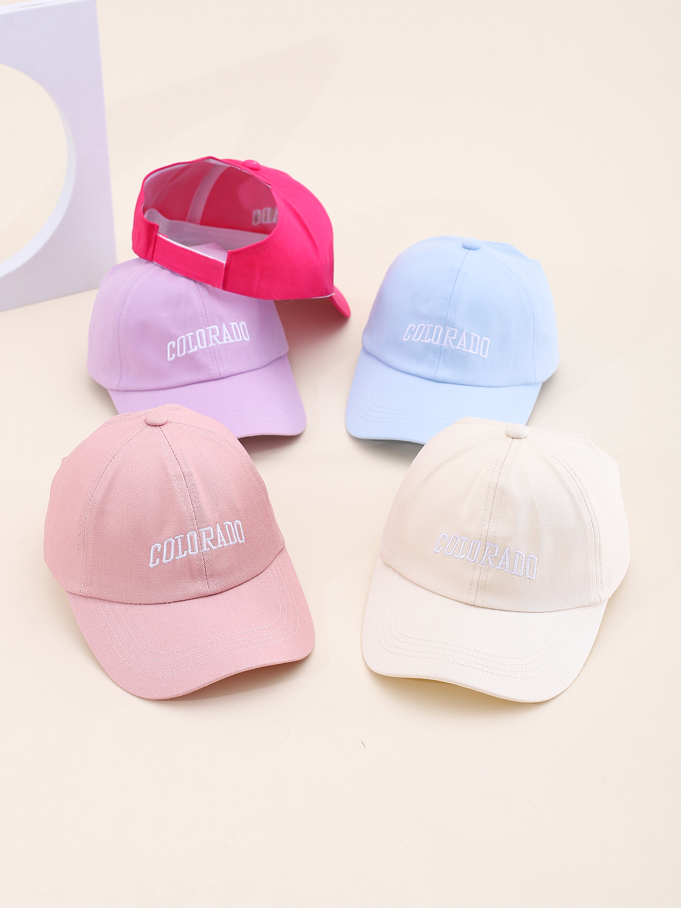 Spring and summer Korean-style letter-embroidered duck tongue baseball caps can be tied into high ponytails. Outdoor sun protection open-top sunshade hats. Adjustable for both adults and children full figure