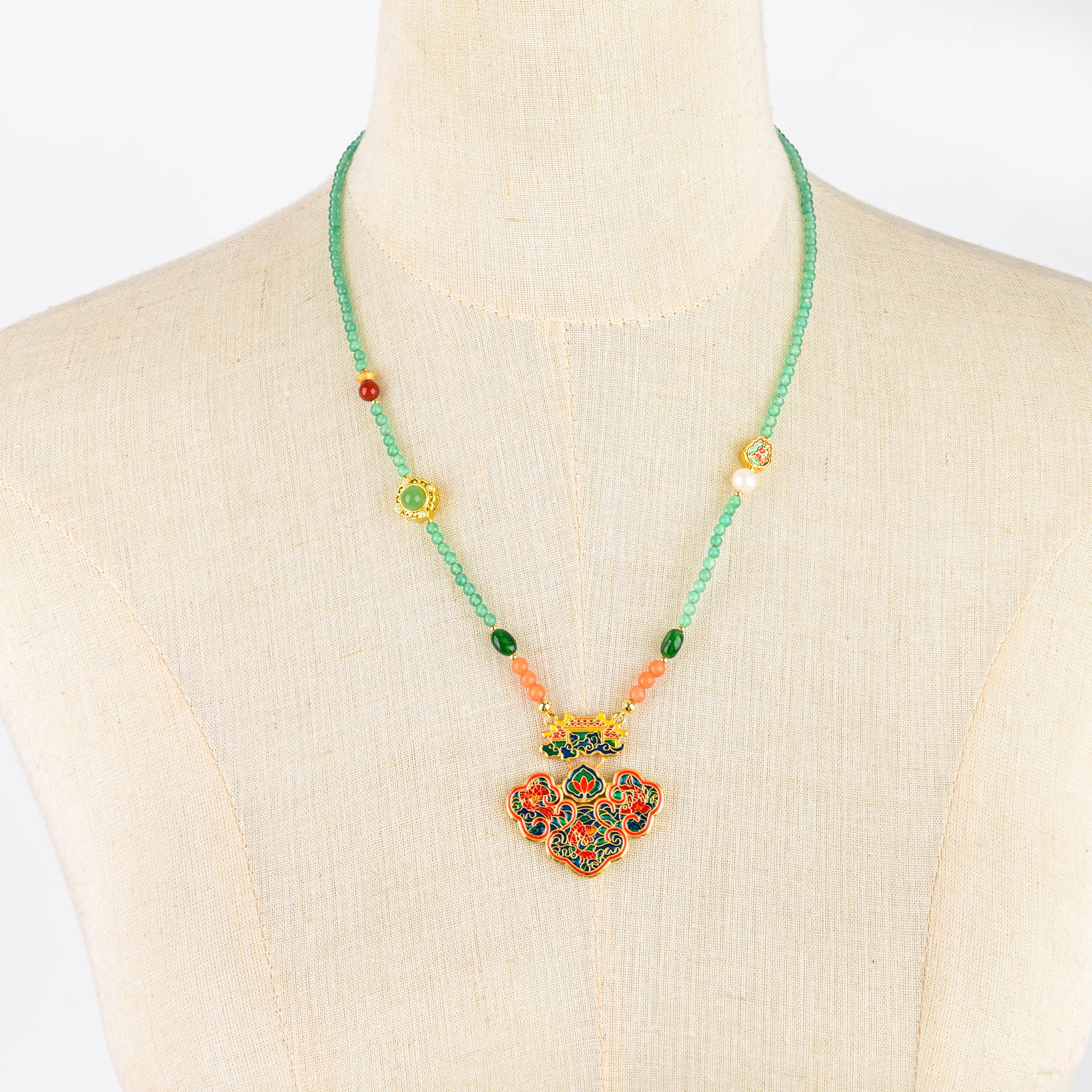 A niche and elegant agate jade pendant with blue oil drip and copper plated with K gold, a classical and luxurious pearl necklace, and a pendant for women in Hanfu and cheongsam pic 4