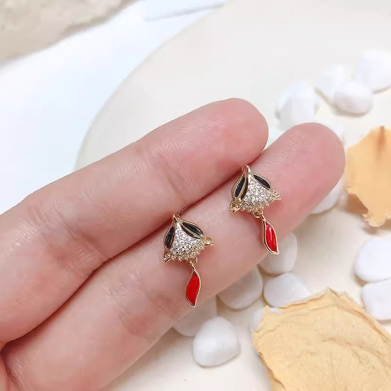 Xuhui brand exquisite and light luxury copper plated with real gold and set with zircon 925 silver needle fox design fashionable stud earrings details Picture