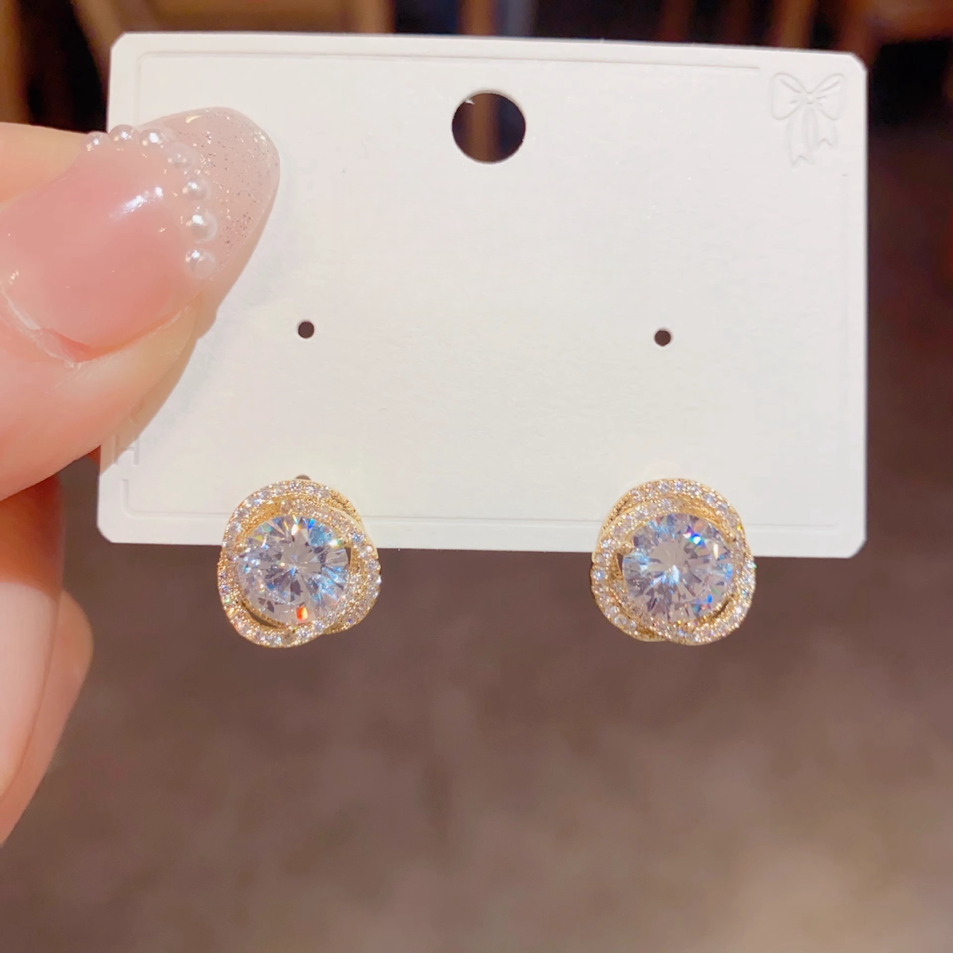Xuhui brand exquisite and light luxury copper plated with real gold and zircon 925 silver needle clover luxurious design fashionable stud earrings details Picture