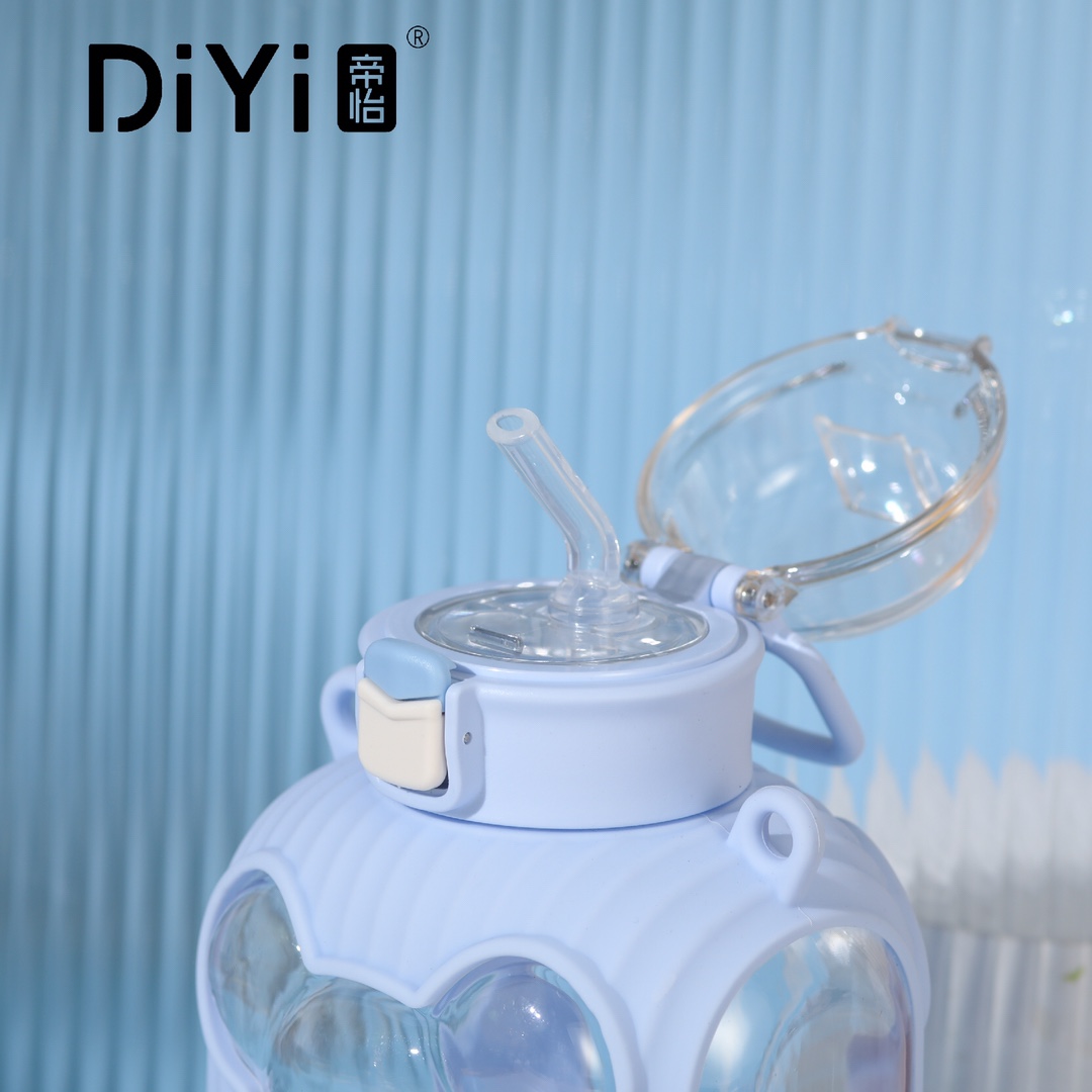 【 Spring/Summer 2023 】❌⭕️❌⭕️ ️ trendy must-have, DY-SL901 Diyi Bo Bichon Bear-shaped cup, 900ml, drinking with a straw, comes with a lock. It can be carried by hand or crossbody. Specification image