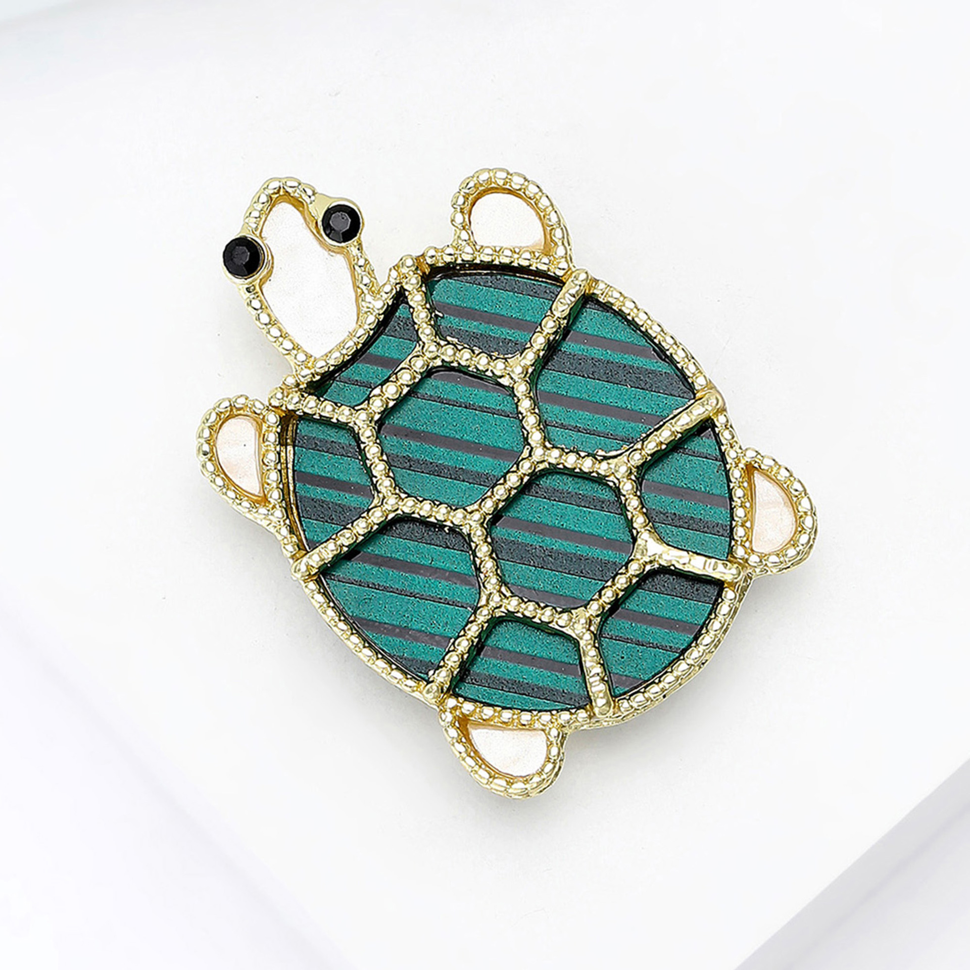 Fresh and cute board turtle brooch, personalized acrylic badge, high-end brooch pin wholesale Item Picture