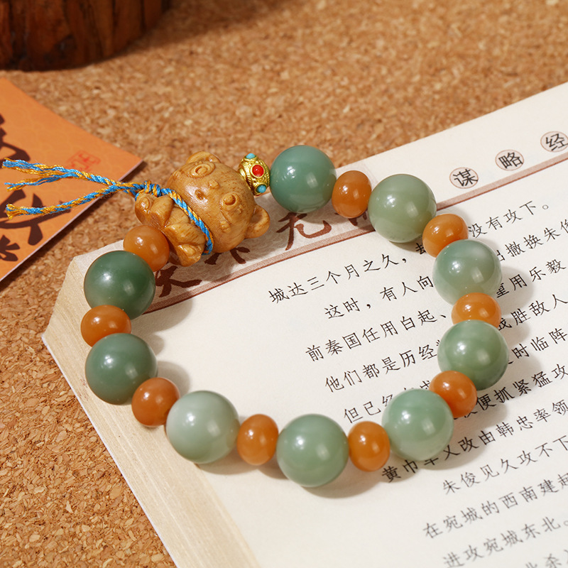 "Step by step, Lotus blooms. White jade Bodhi bracelet, Sandalwood panda Buddhist prayer beads bracelet, single-loop plate, cultural and artistic jewelry. Specification image