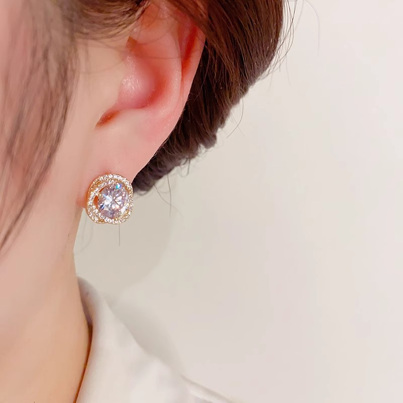 Xuhui brand exquisite and light luxury copper plated with real gold and zircon 925 silver needle clover luxurious design fashionable stud earrings full figure