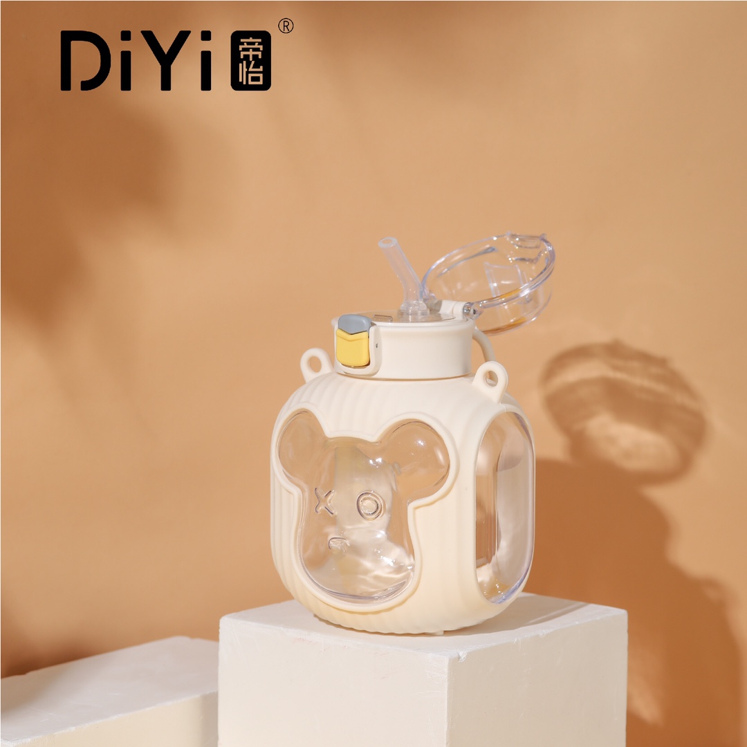 【 Spring/Summer 2023 】❌⭕️❌⭕️ ️ trendy must-have, DY-SL901 Diyi Bo Bichon Bear-shaped cup, 900ml, drinking with a straw, comes with a lock. It can be carried by hand or crossbody. details Picture