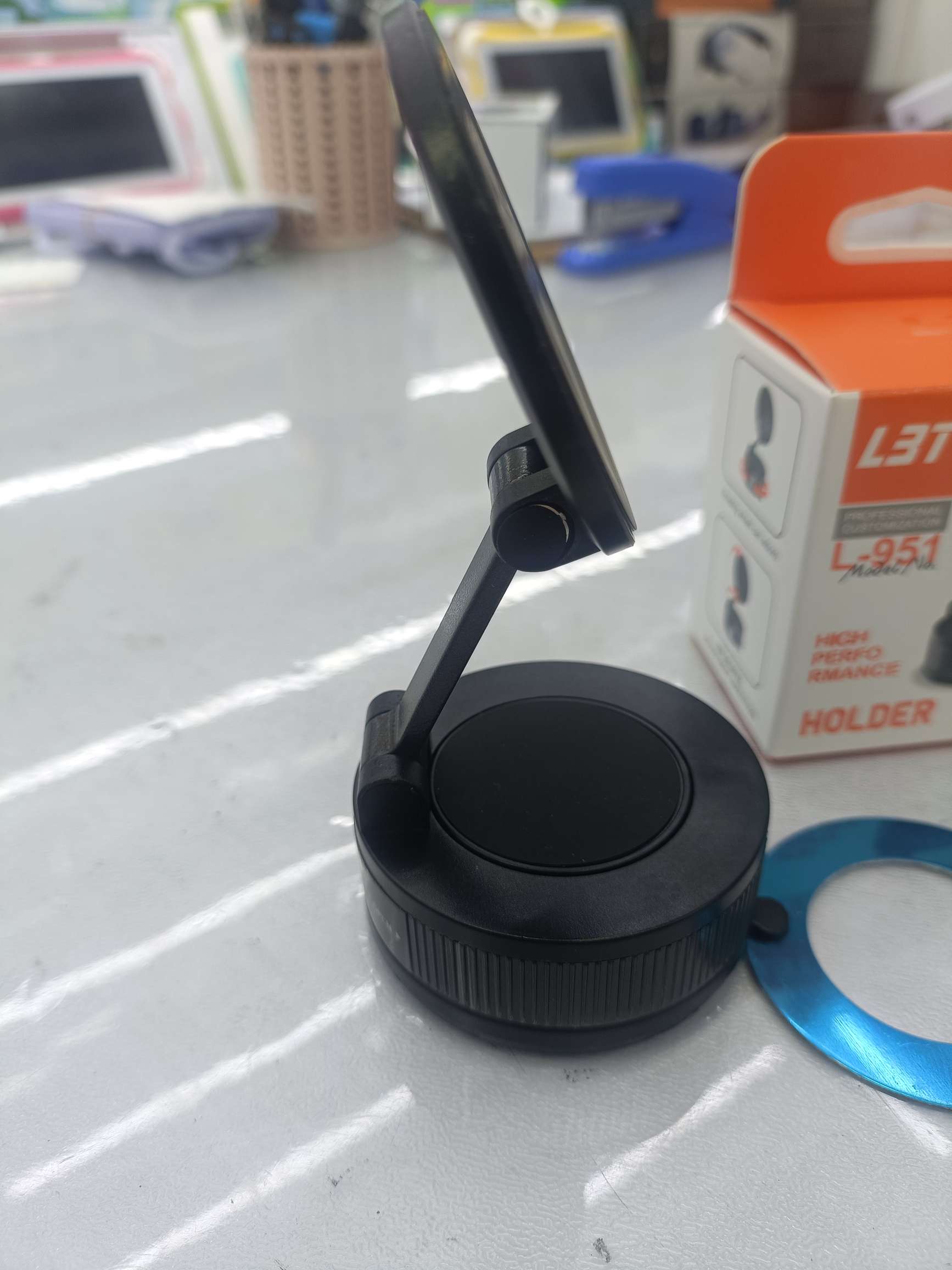 真空吸盘带胶底磁吸手机支架 真空吸盘车载磁吸支架 镂空圆形/圆形 车载导航支架车载手机支架详情图17