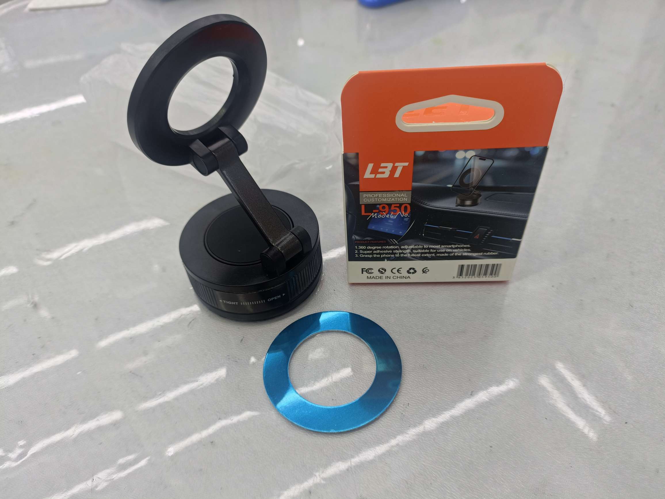 真空吸盘带胶底磁吸手机支架 真空吸盘车载磁吸支架 镂空圆形/圆形 车载导航支架车载手机支架产品图