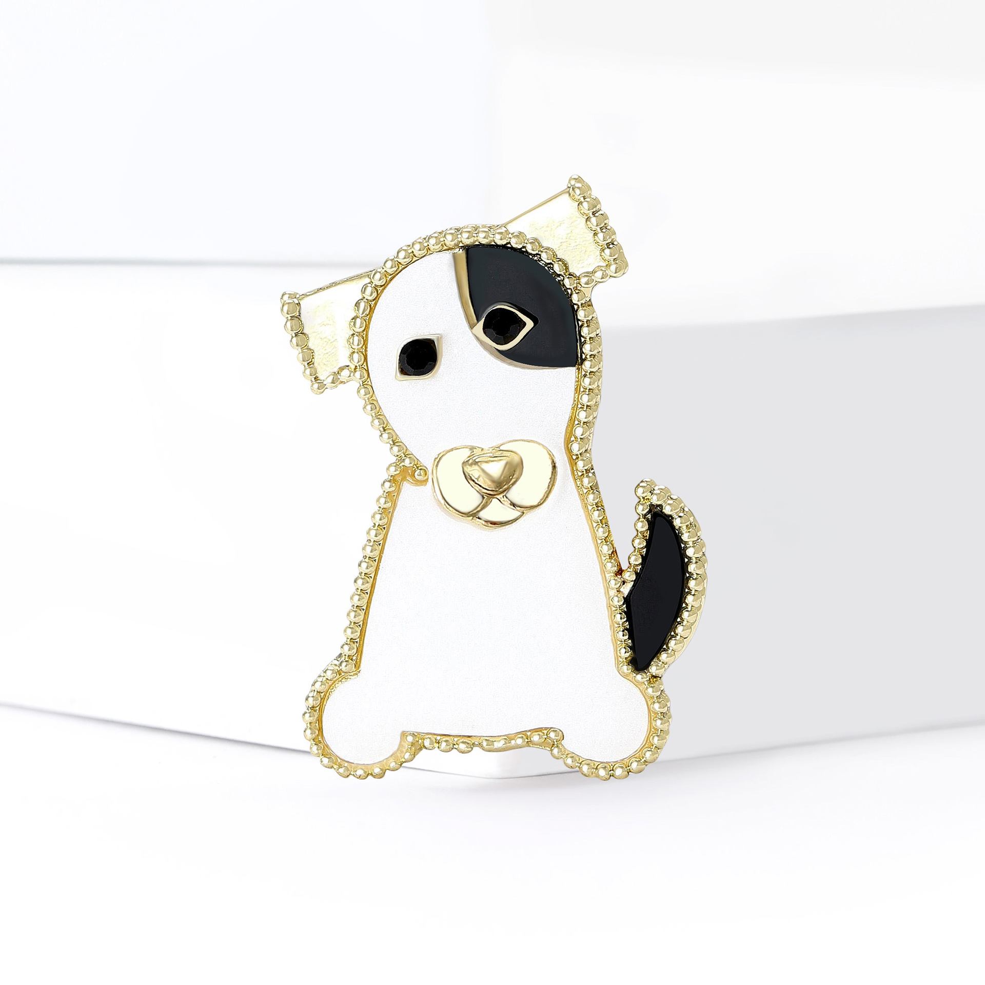 Fresh and cute board dog brooches, personalized acrylic badges, high-end brooch pins wholesale