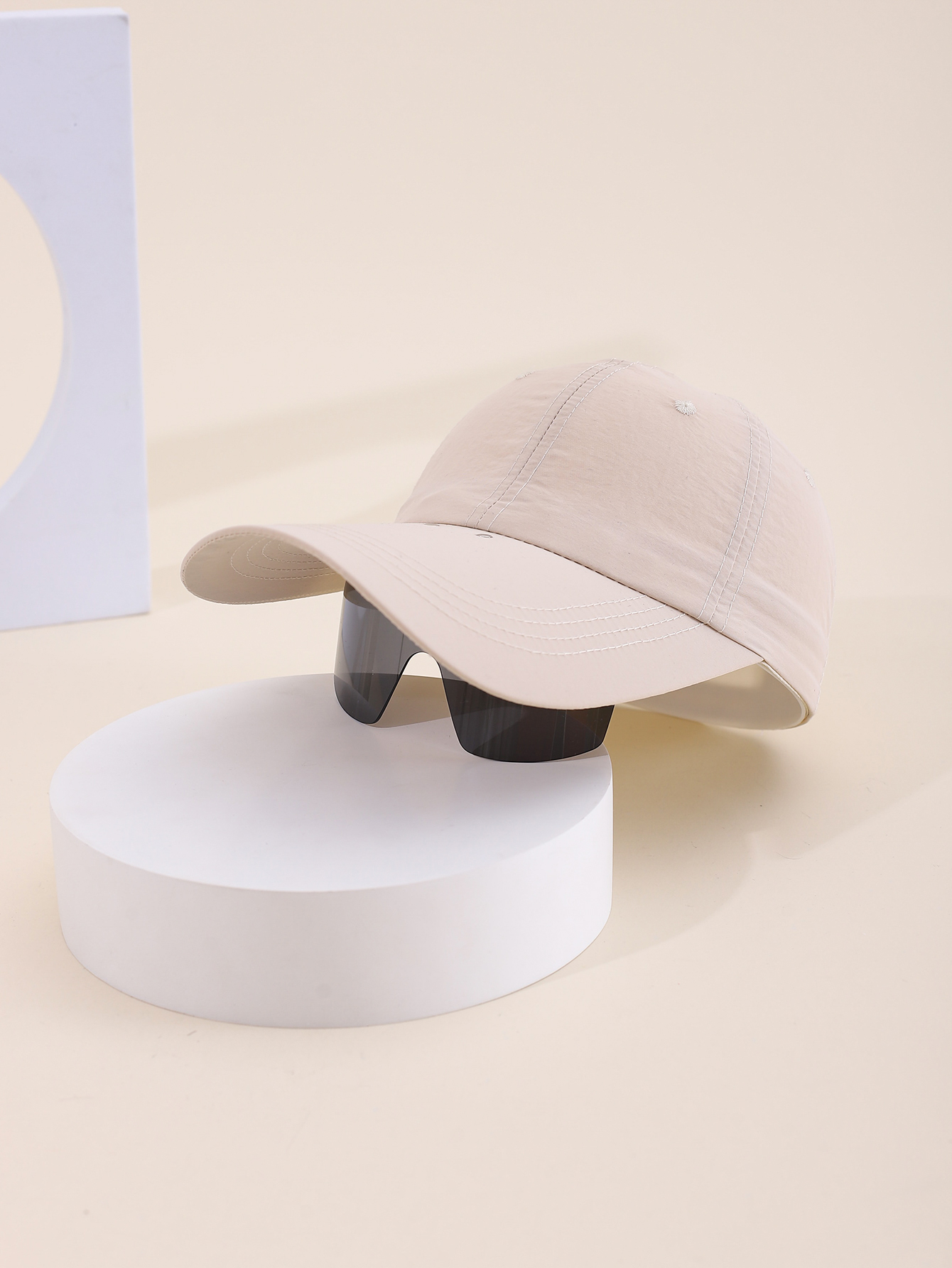 Spring and summer bestsellers come with their own glasses and baseball caps. They are trendy and stylish, suitable for both men and women. They are also versatile outdoor sunshade and sun protection caps with adjustable glasses and caps in one Specification drawing