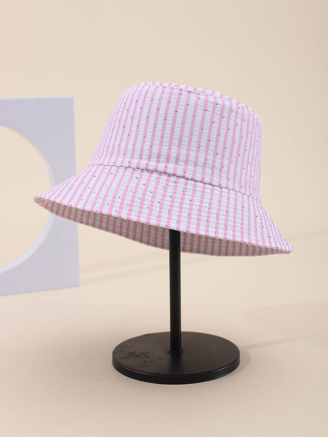This is a classic, versatile and timeless Korean style fisherman's hat with hot rhinestone stripes for spring and summer. It's an outdoor sun protection and shade hat for adults details Picture