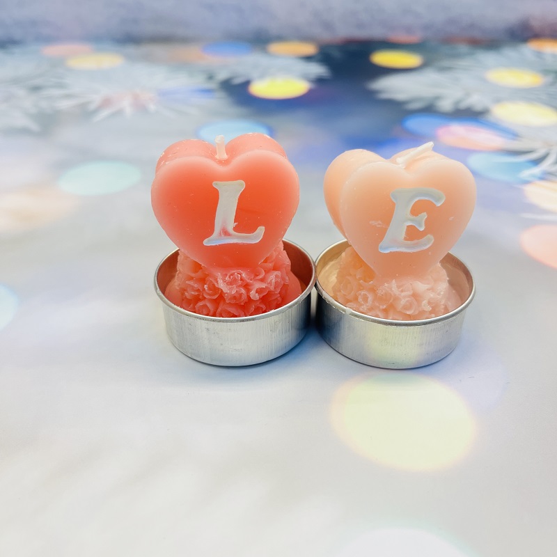 The best-selling LOVE scented letter holiday proposal smokeless soy scented candle on Instagram details Picture