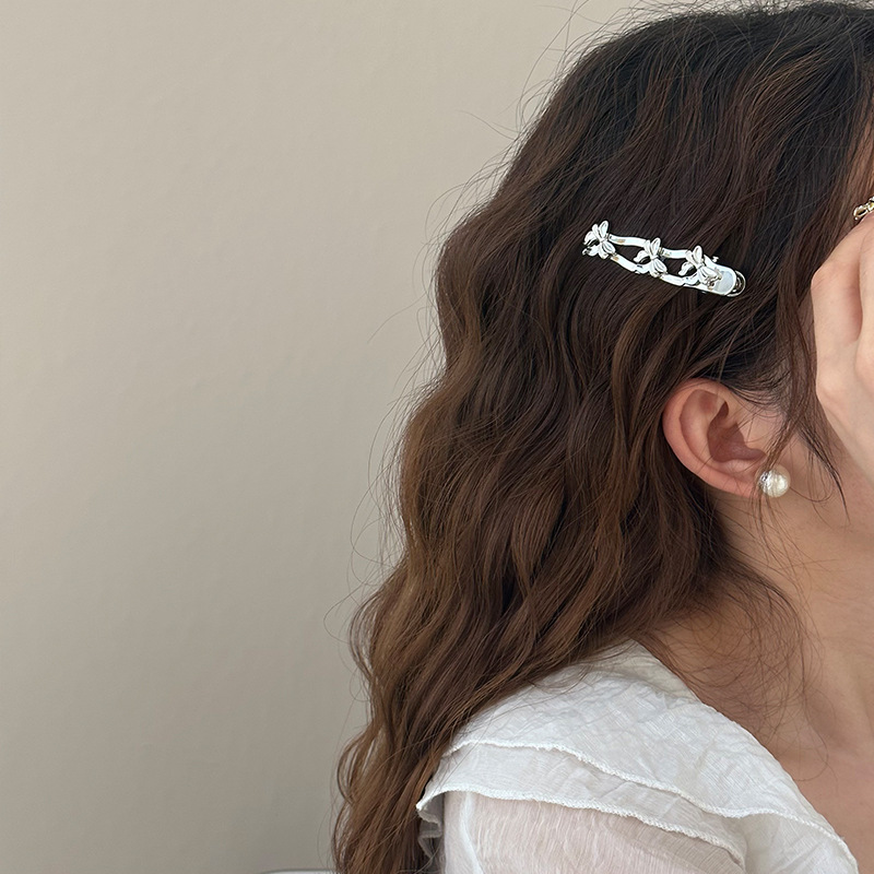 Spicy girl style silver metal hair clip, sweet and cool water diamond 2024 new bow, niche side clip, side bangs hair clip Specification drawing