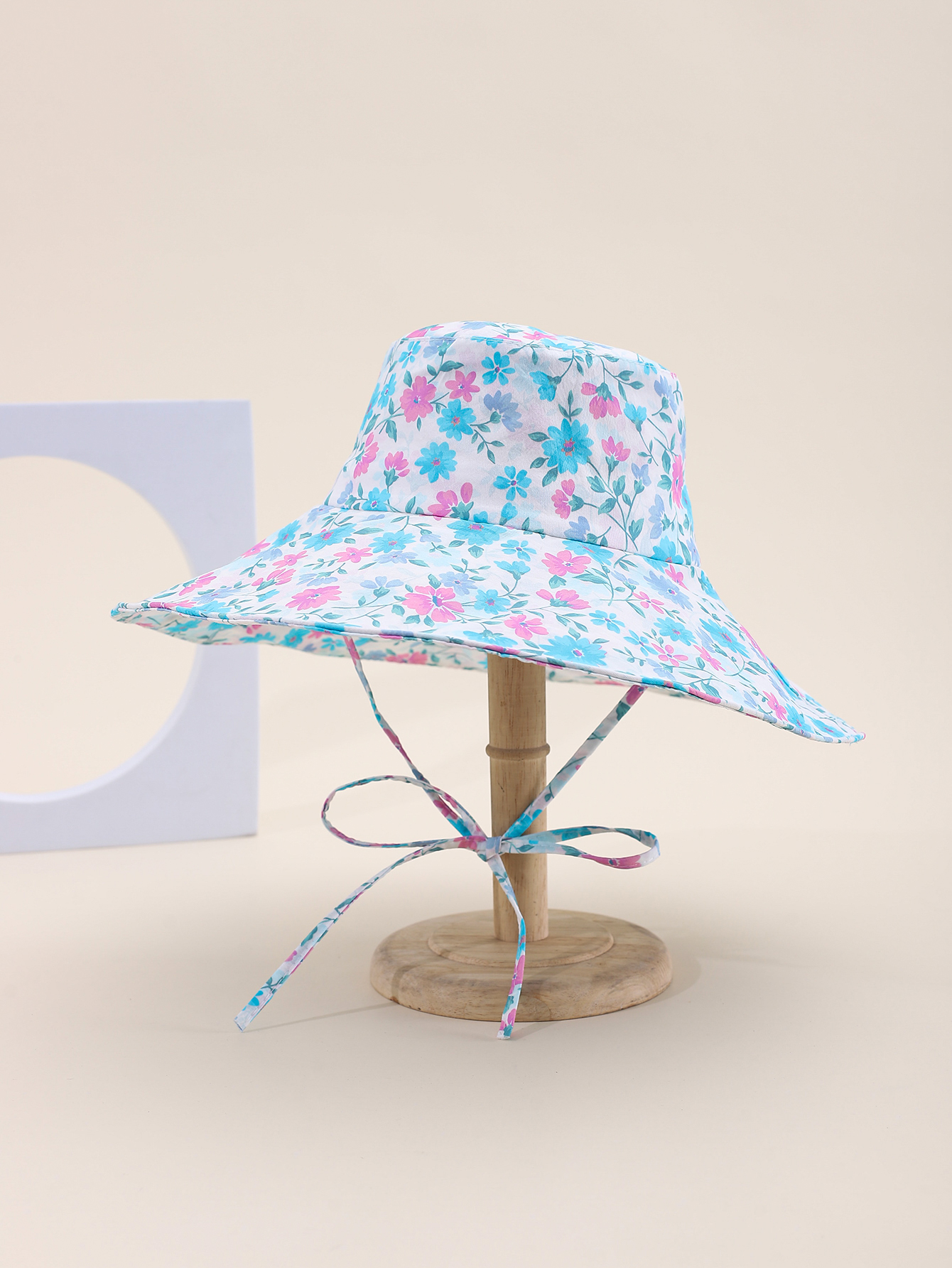 This is a popular Korean-style irregular small flower and plant cap with a large brim. It is fashionable, classic, versatile, and can make your face look good. It is suitable for outdoor travel, sun protection, and taking photos by the seaside. It is a perfect choice for both women and adults details Picture
