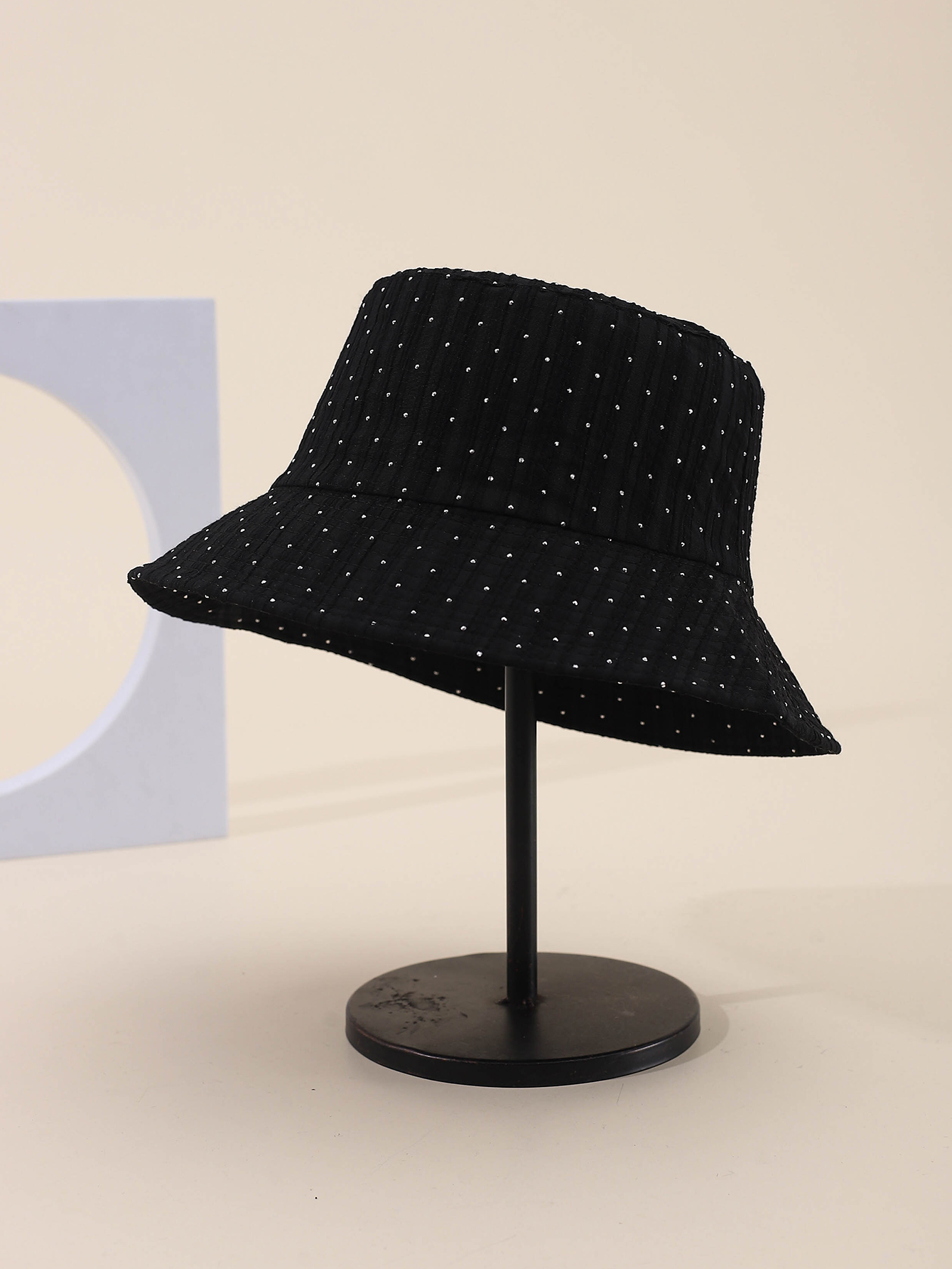 A classic, versatile and timeless Korean style hot diamond fisherman hat for spring and summer, an outdoor sun protection and shading adult hat Application Scenario