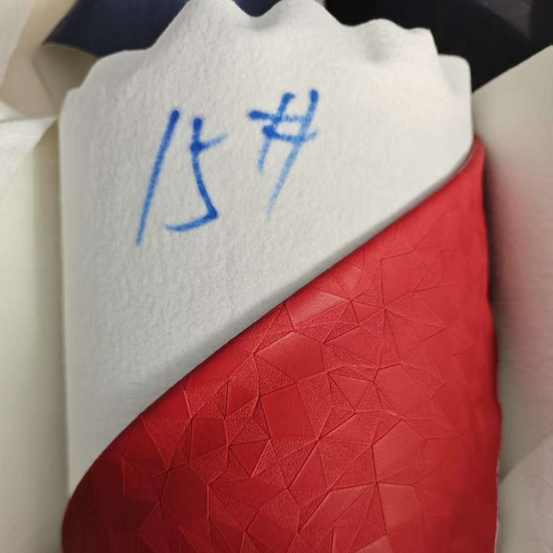 PU镜面革/鳄鱼纹皮革/pu/柔软革/油皮白底实物图