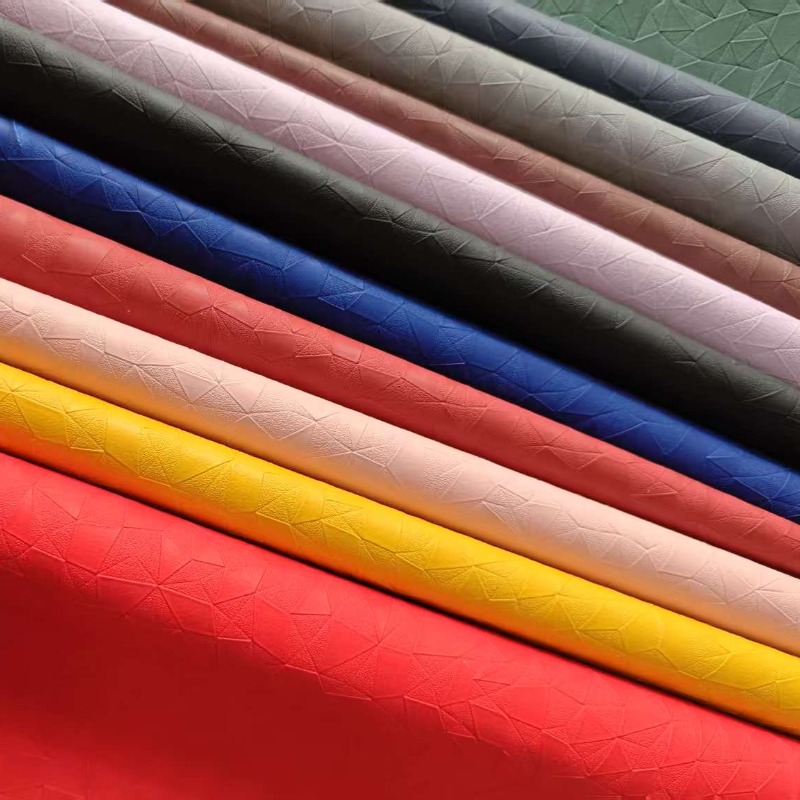 2025新款厂家直销现货环保不规则小钻石纹PVC箱包皮革包装材料详情5