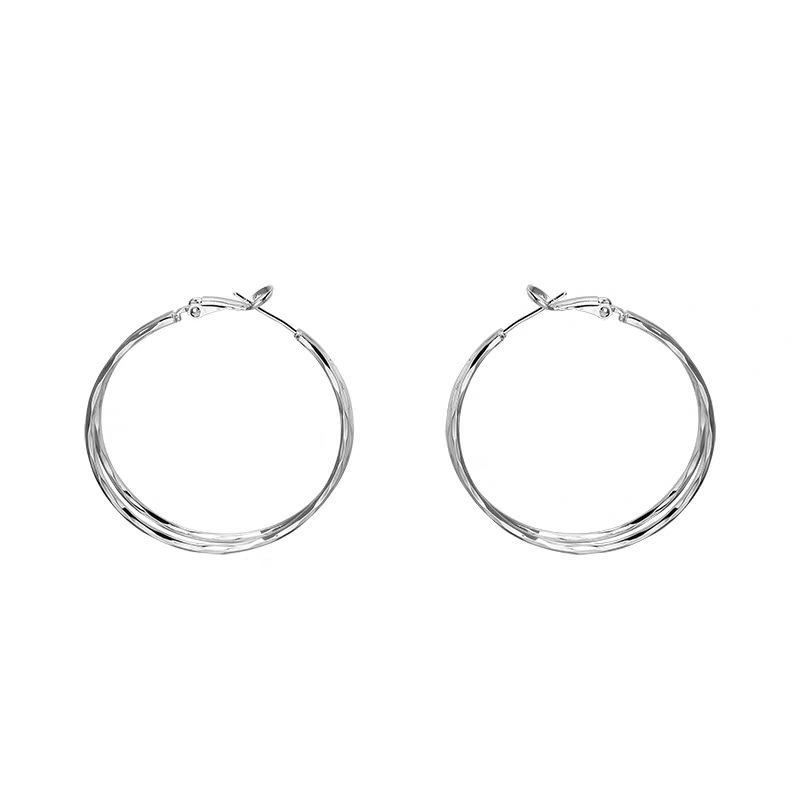 The 2024 new best-selling exaggerated circle earrings exude a light luxury and high-end charm. The ear rings and stud earrings are perfect for a round face and slimming Item Picture