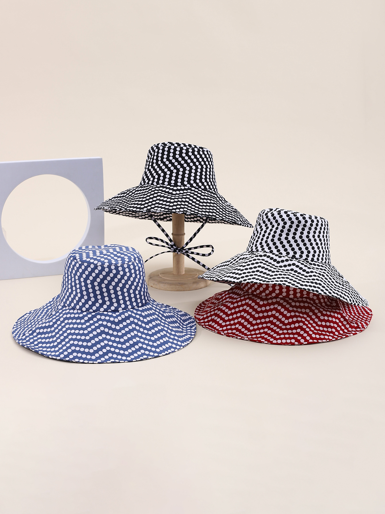 This is a popular Korean-style irregular polka dot brim for spring and summer. It is fashionable, classic, versatile, and can make your face look good. It is suitable for small outdoor trips, sun protection, and taking photos by the seaside. It is a perfect choice for women and adults full figure