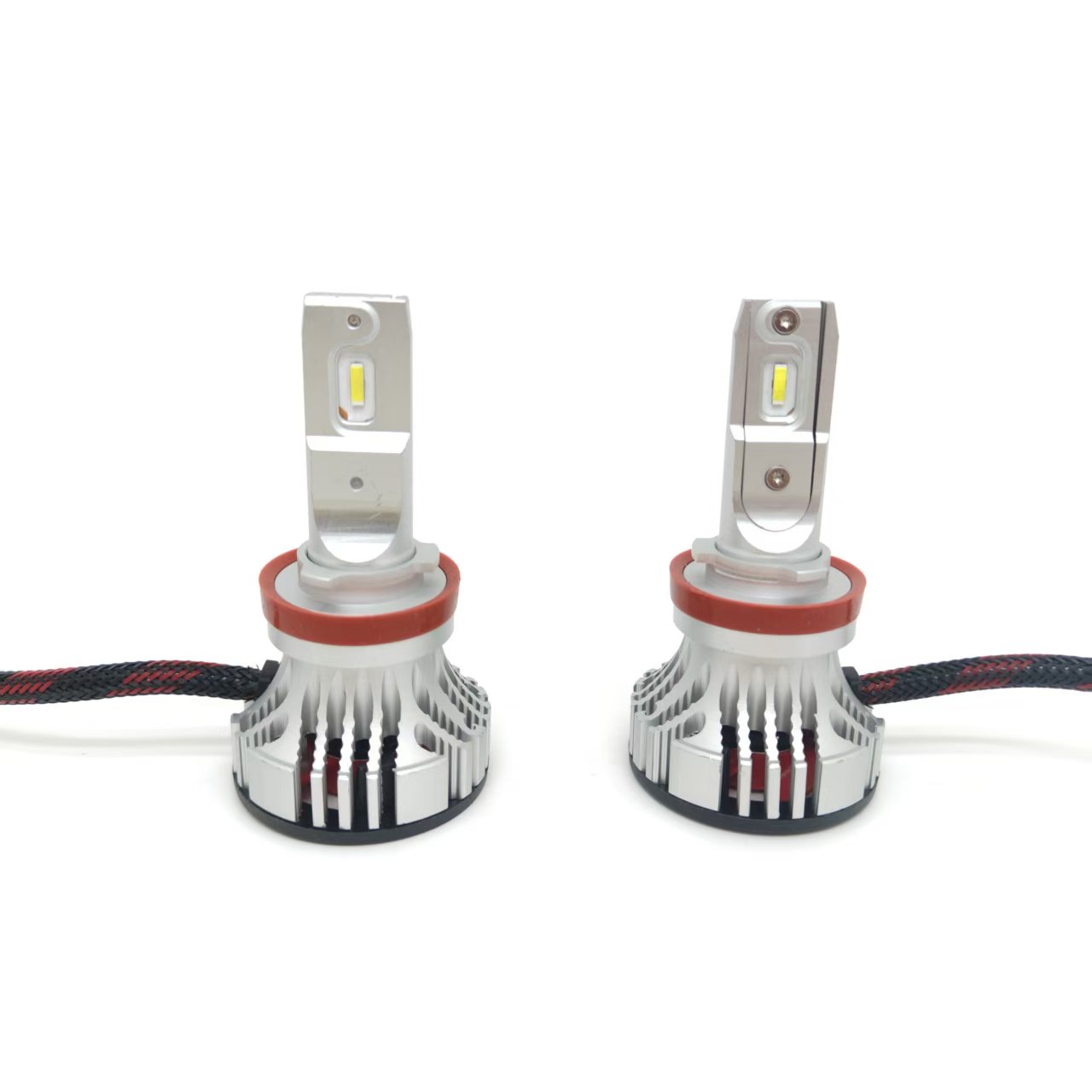 The f2 automotive led headlight high-brightness and focused integrated bulb h4h7h11 is a bestseller in foreign trade. It is a headlight for car installation Application Scenario