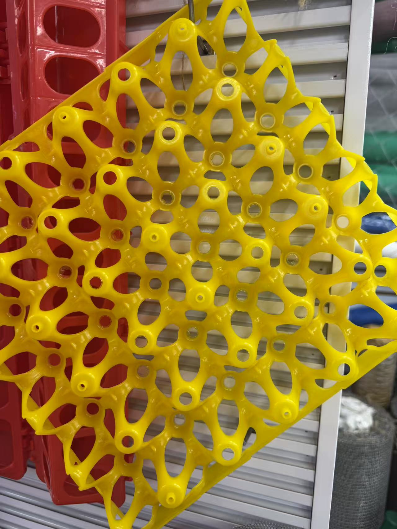 农场鸡蛋托盘 鸡蛋收纳盘 材质坚硬颜色鲜艳 存放鸡蛋稳固 不易掉 多种规格 多种颜色 价格面议白底实物图