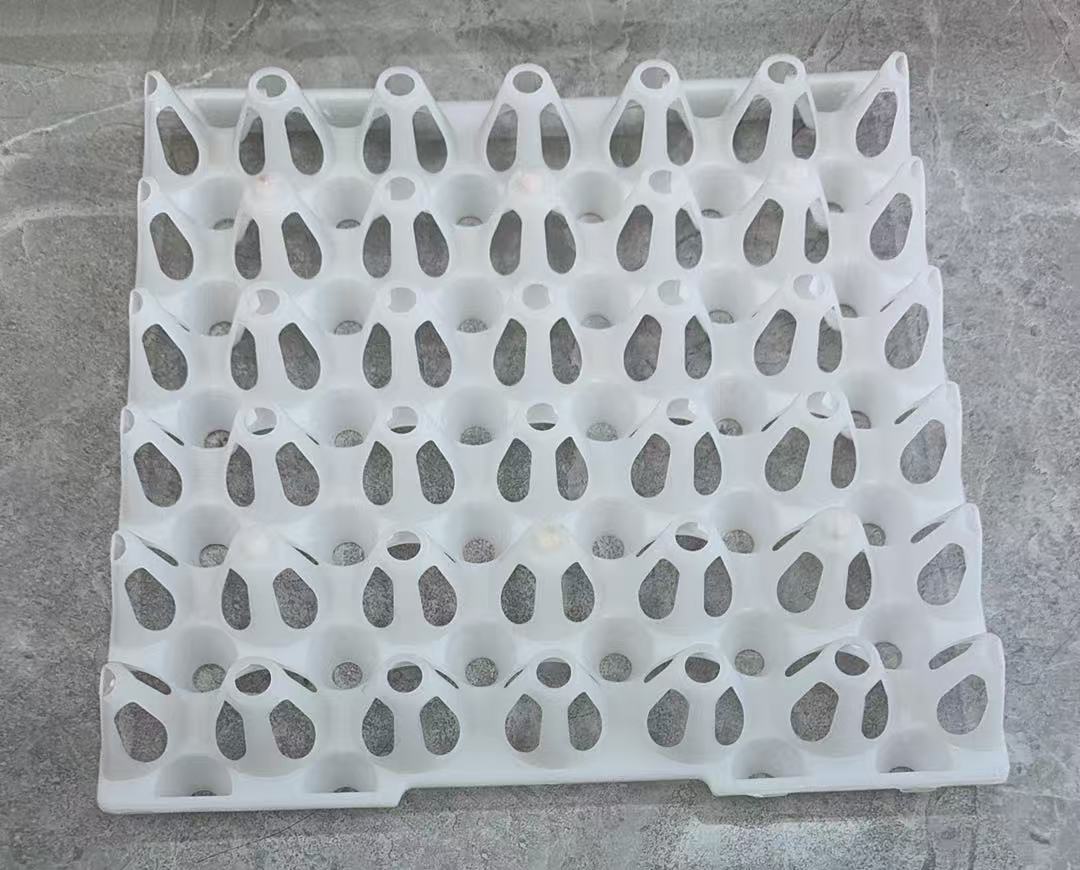 农场鸡蛋托盘 鸡蛋收纳盘 材质坚硬颜色鲜艳 存放鸡蛋稳固 不易掉 多种规格 多种颜色 价格面议产品图