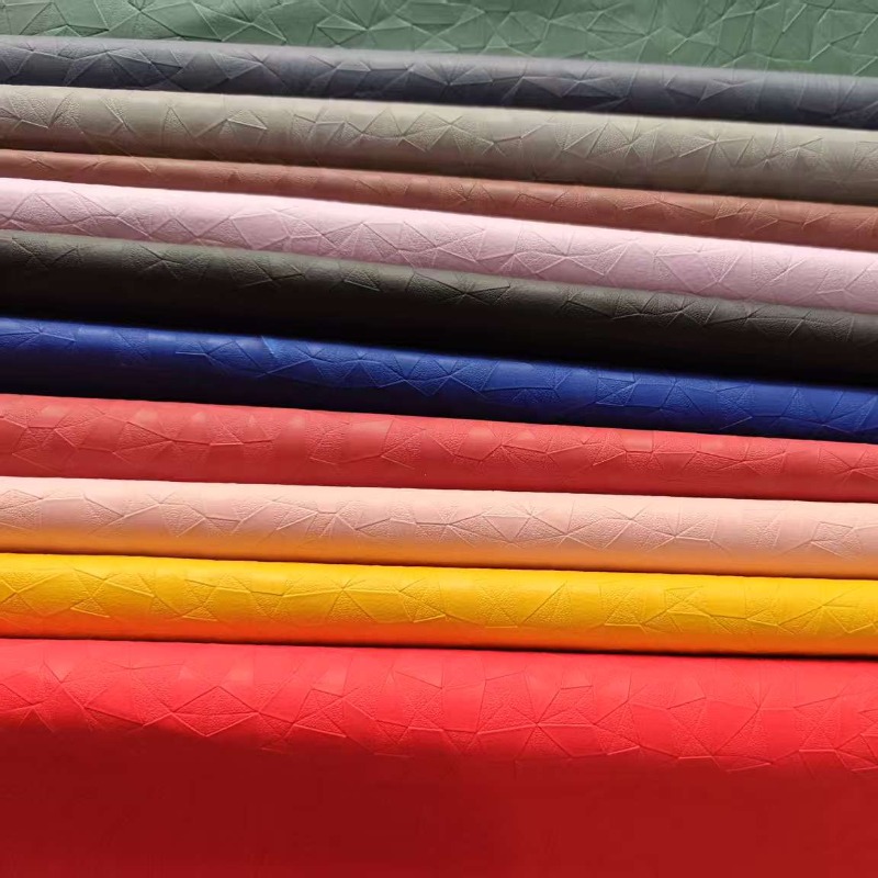 2025新款厂家直销现货环保不规则小钻石纹PVC箱包皮革包装材料详情4