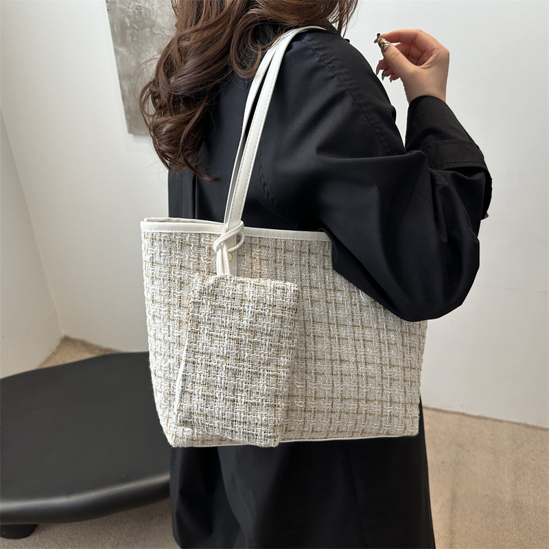 Spring simple commuting casual large bag 2025 New trendy chanel-style single-shoulder bag with large capacity tote bag details Picture