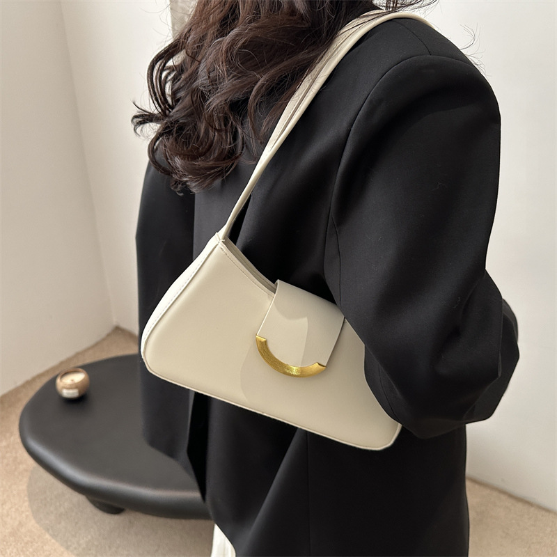 The 2025 new high-quality women's bag in solid color, with a versatile and high-end feel, is a single-shoulder underarm bag for daily commuting and casual wear details Picture