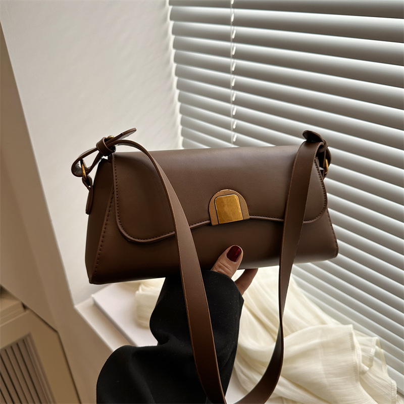 Baguette underarm bag for women 2025 Spring New style, a high-end small square bag for women, a retro commuting single-shoulder bag full figure