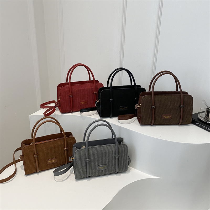 A new cross-border high-end textured corduroy women's bag for 2024 winter, a fashionable and versatile handbag for women Application Scenario