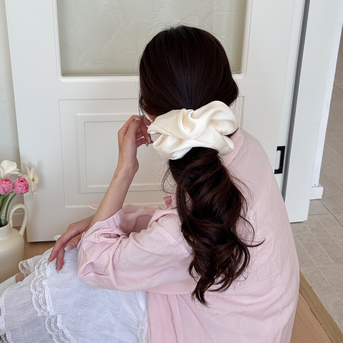Gentle female lead, satin large intestine hair band, 2025 new style hair tie, bun hair band, high elasticity and durable hair tie details Picture