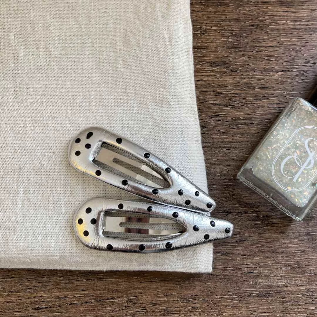Korean style, sweet and cool, silver leather polka dot bb clip clip, simple and elegant bangs clip, new hairpin and hair accessory Application Scenario