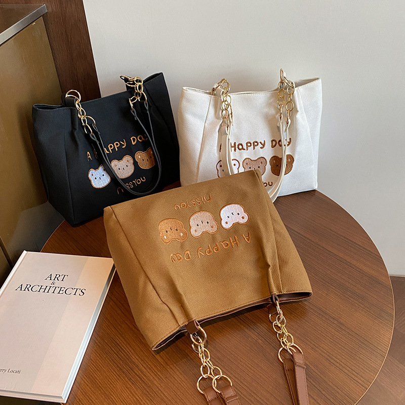 Cute strawberry bear bag for girls, 2025 new style college student commuting bag, large-capacity single-shoulder handbag Application Scenario
