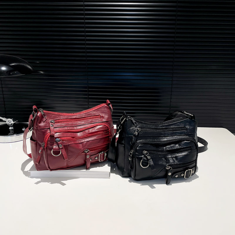 Fashionable women's crossbody bag, 2025 new style single-shoulder bag for women, middle-aged women's bag, mom's bag, multi-layered casual women's bag Application Scenario