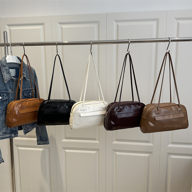 The 2025 new single-shoulder PU leather spring women's bag is fashionable and versatile, with a high-quality underarm bag and a niche design for women's commuting Application Scenario