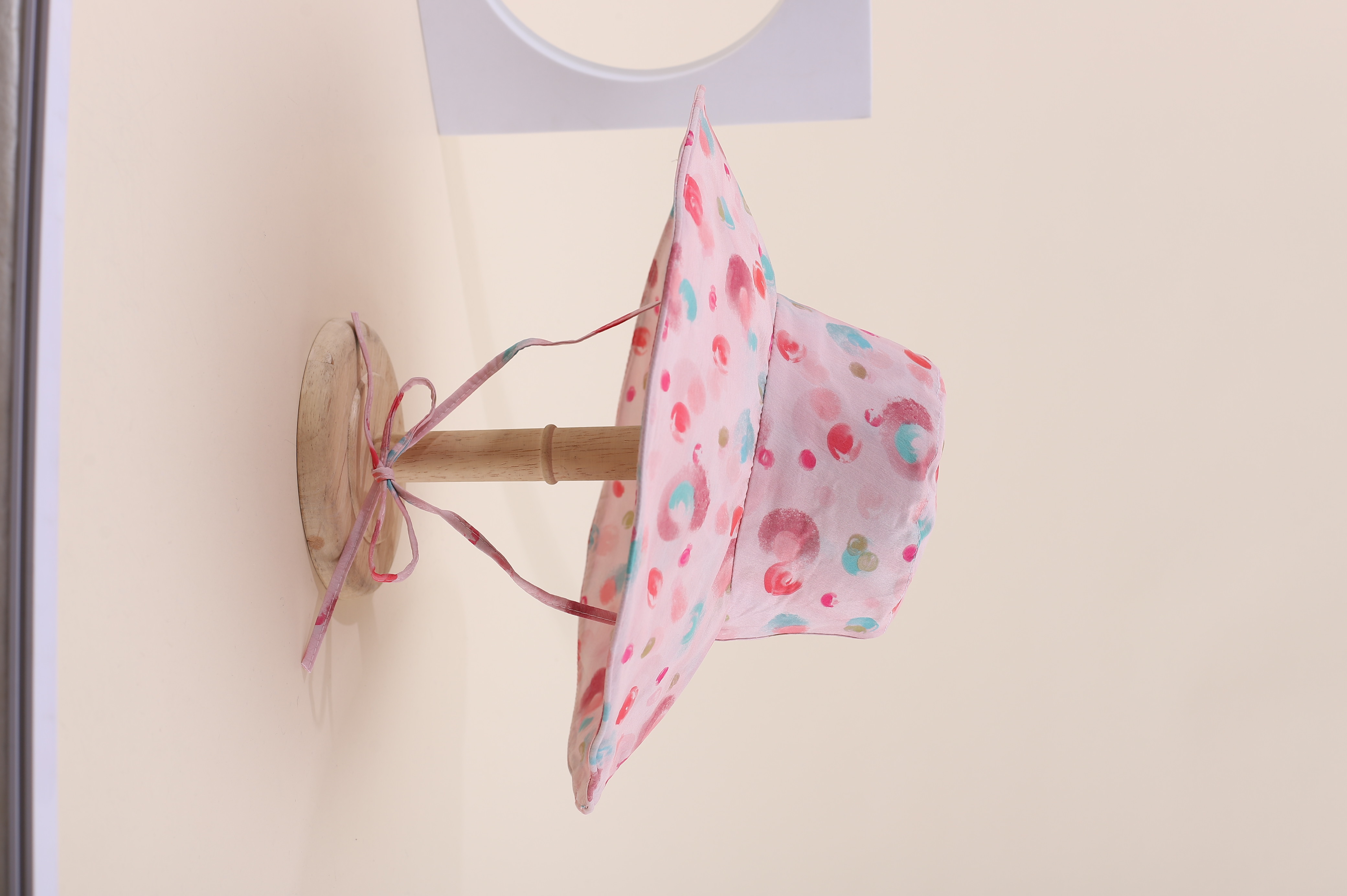 This is a popular Korean-style irregular printed polka dot hat with a cute brim. It's fashionable, classic and versatile, making you look good on your face. It's perfect for outdoor travel, sun protection and a huge photo spot by the seaside. It's a perfect adult hat for women Application Scenario