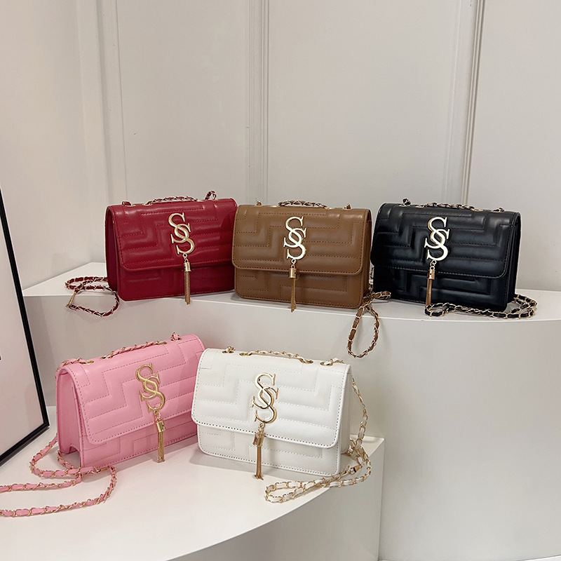French high-end commuter small square bag for women 2024 new style, fashionable and stylish single-shoulder crossbody bag Application Scenario