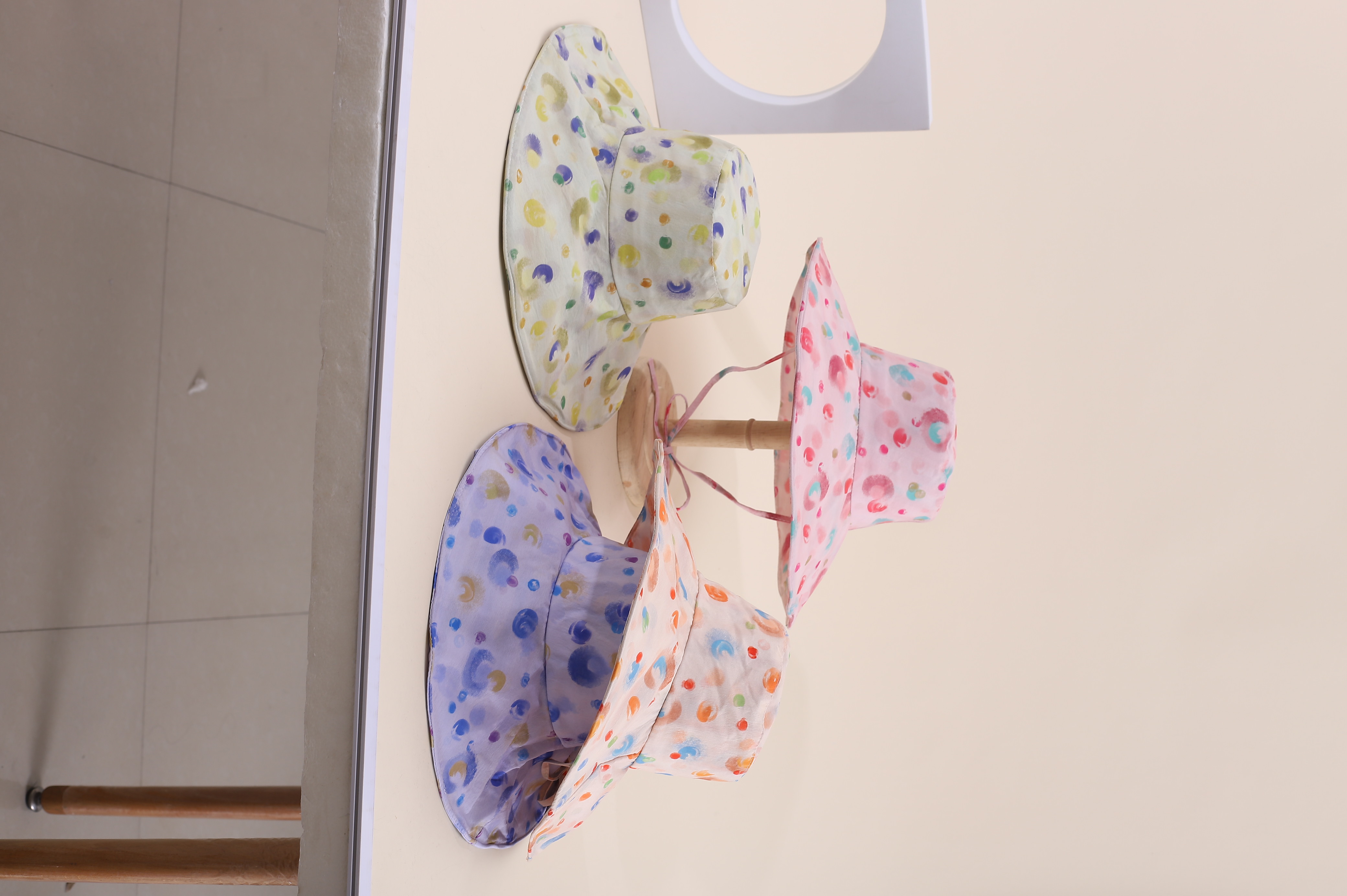This is a popular Korean-style irregular printed polka dot hat with a cute brim. It's fashionable, classic and versatile, making you look good on your face. It's perfect for outdoor travel, sun protection and a huge photo spot by the seaside. It's a perfect adult hat for women full figure