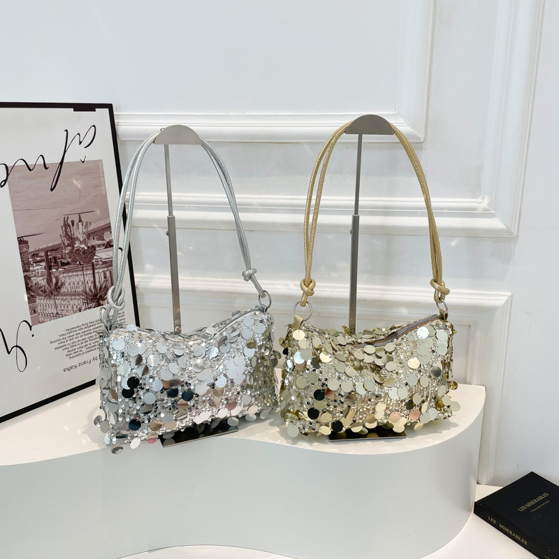 The new 2025 collection features a niche single-shoulder handbag, a trendy sequined, individualistic and fashionable women's bag, and an underarm bag Application Scenario