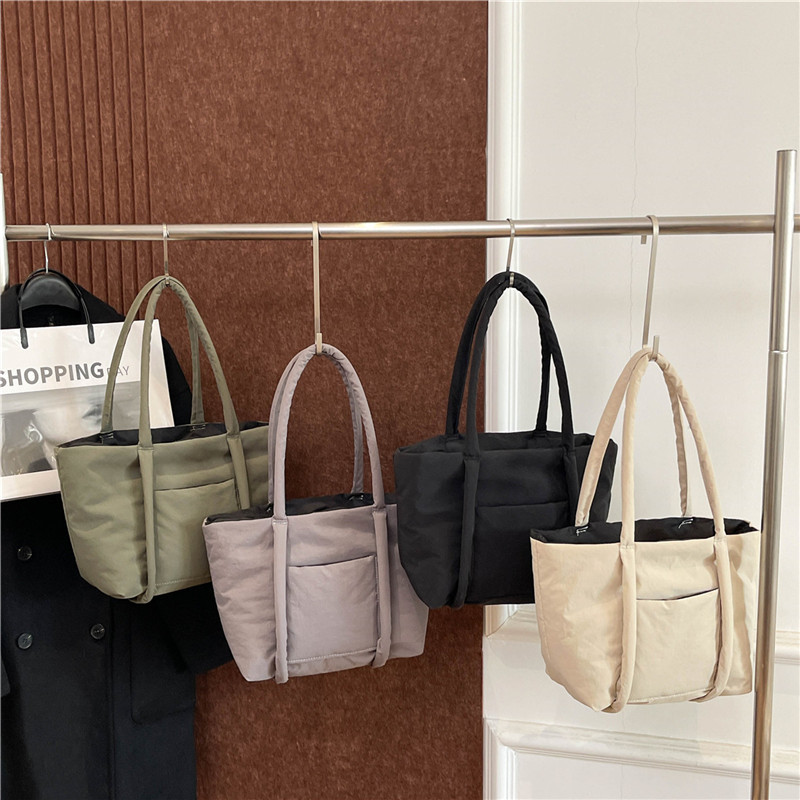 Spring women's single-shoulder bag, large-capacity nylon, niche design commuter bag, versatile and fashionable single-shoulder tote bag Application Scenario