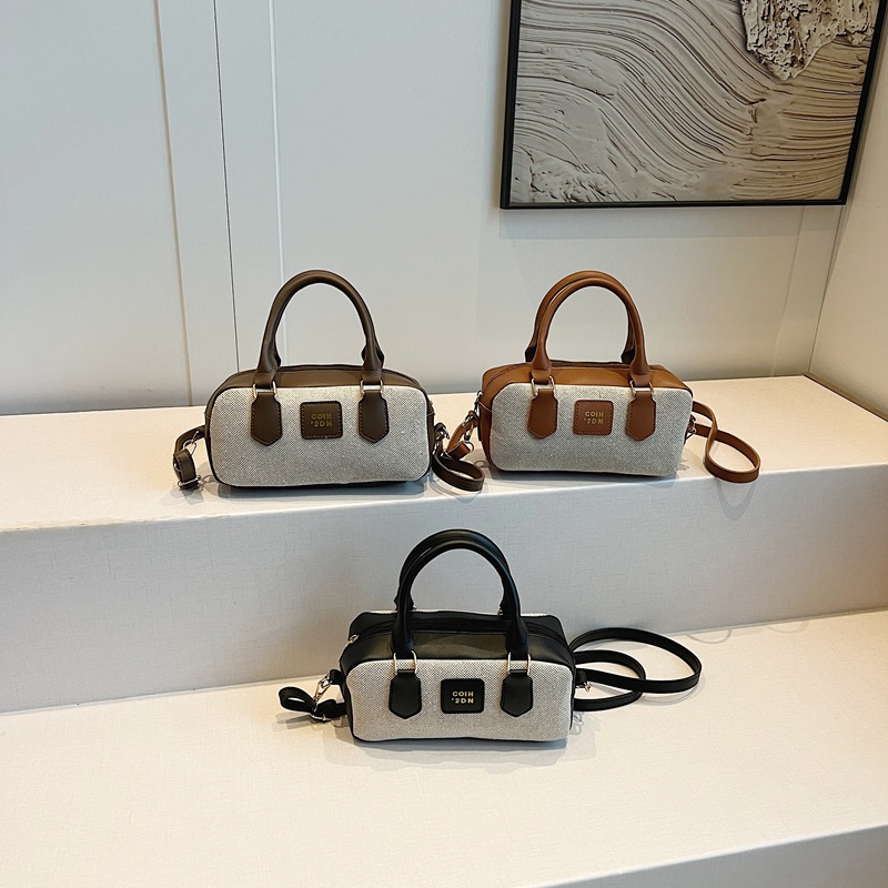 Retro niche bowling bag, women's handbag, Spring 2025 new simple single-shoulder crossbody bag, Boston bag Application Scenario