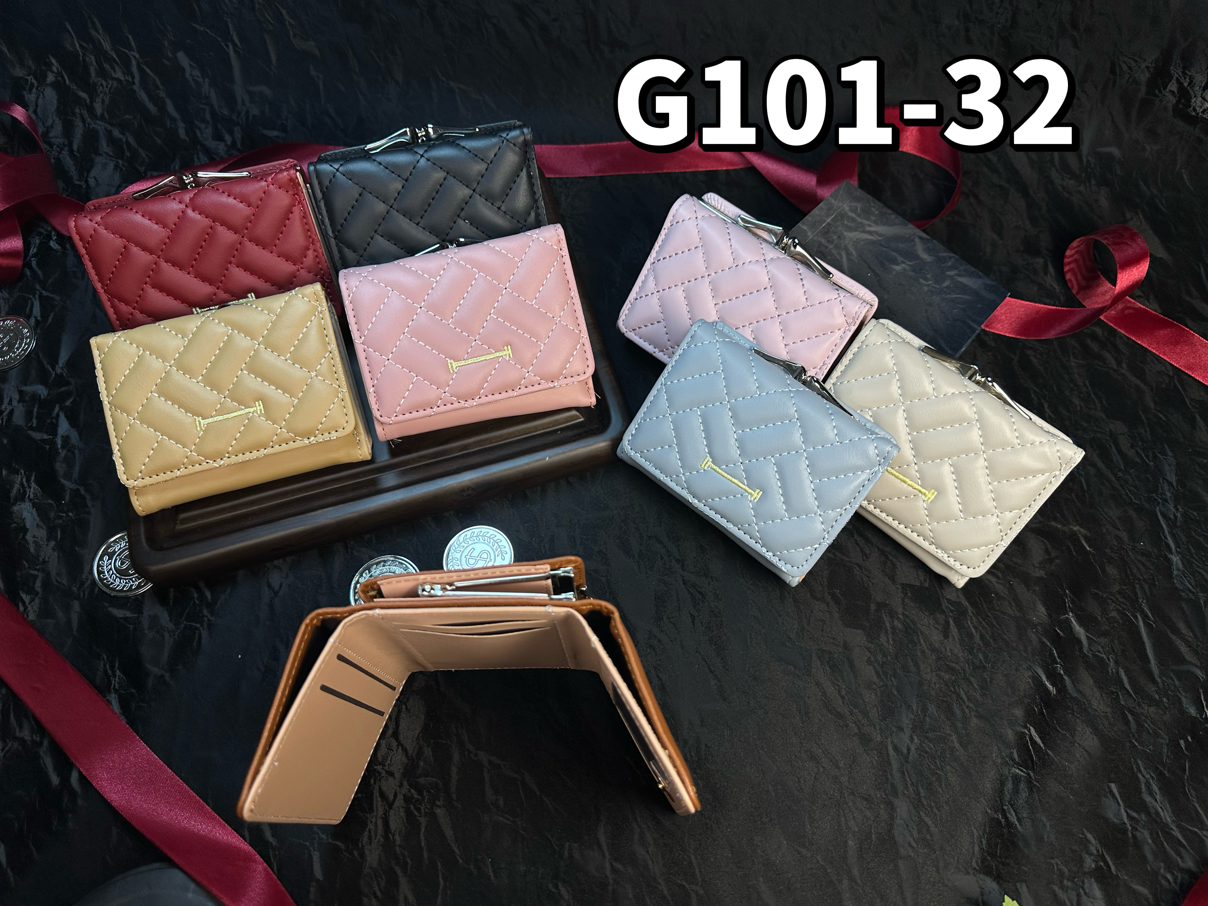 This short and small wallet is 30% off. It features a fashionable, simple and multi-slot design