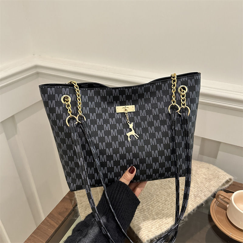 Retro commuter quality chain single-shoulder bag for women, Spring 2025 new versatile ins underarm bag tote bag for women full figure