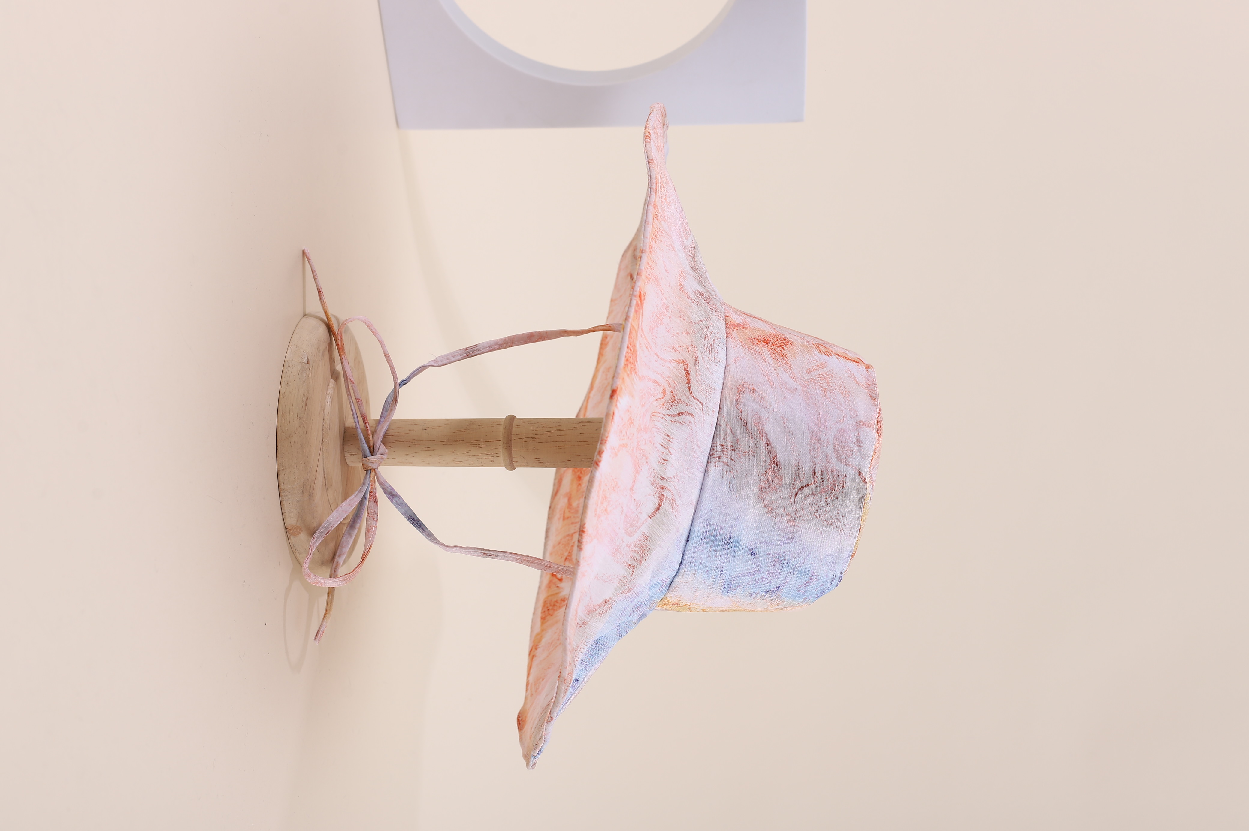 This is a must-have Korean-style irregular printed tie-dyed cap with a stylish, classic and versatile brim that can enhance your facial appearance. It's suitable for both outdoor travel, sun protection and beach photography. It's an adult cap for women Specification drawing