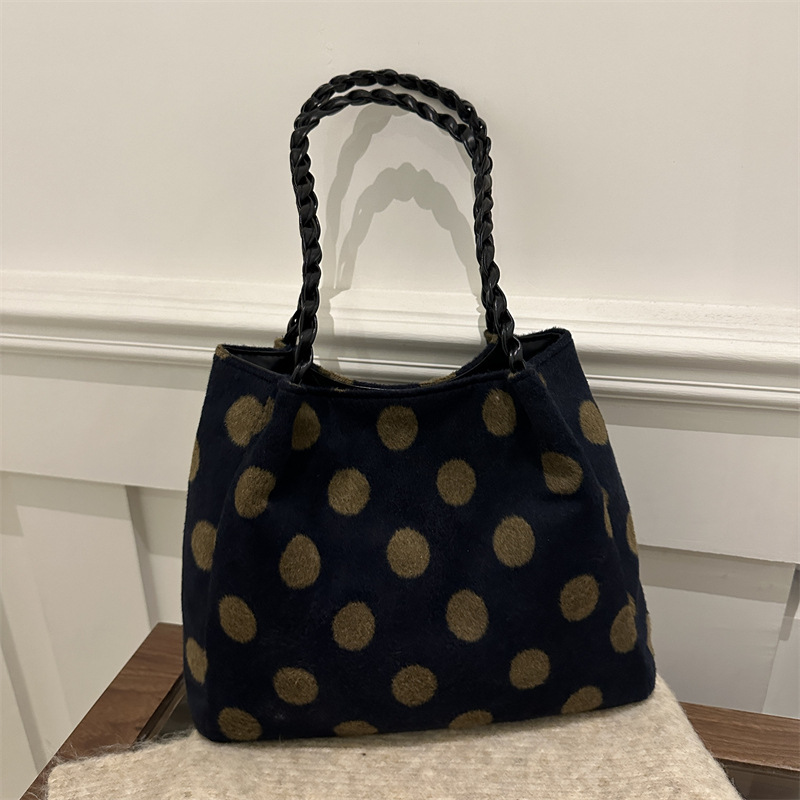 A new Korean single-shoulder bag, a fashionable and casual checkered student polka dot large bag, a handbag and a tote bag full figure